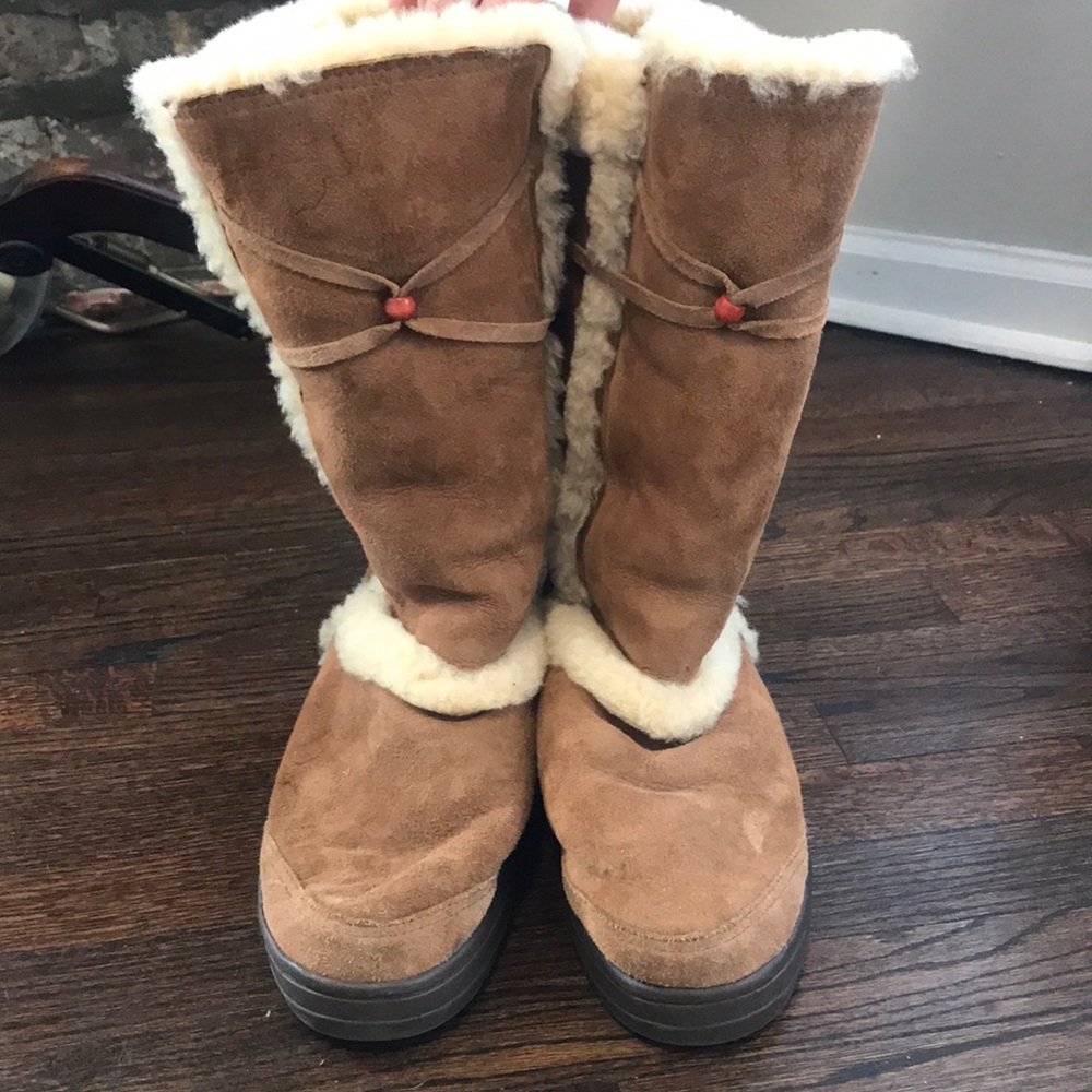 Women’s 11 Tan Ugg boots